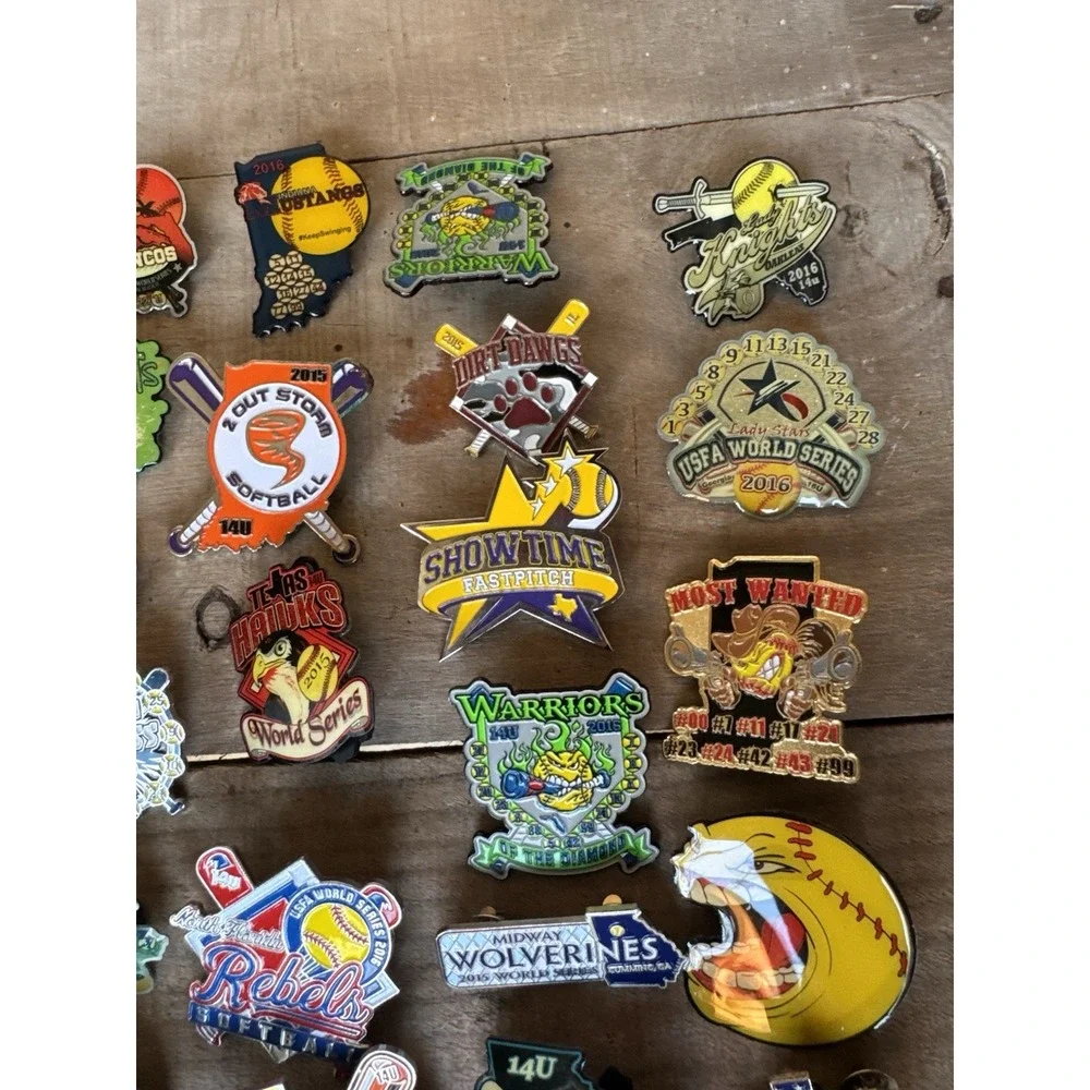 Lot of 64 Girls Fast Pitch Softball Team Trading Fastpitch Pinback Pins‎